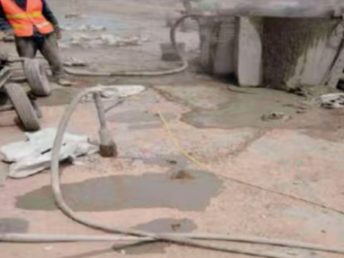 霞山水泥混凝土路面板底注浆技术 路面脱空注浆整治方案