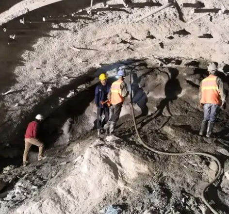 霞山拱顶带模注浆料的施工流程及注意事项